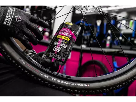 Muc-Off Tubeless neste Road/Gravel 140ml - Pyörän renkaat ja kiekot - 5037835218022 - 2