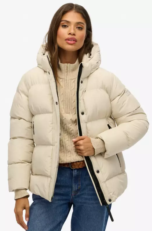 Superdry Hooded 5 Buffle Sports Puffer naisten talvitakki luonnonvalkoinen - Naisten takit ja puvut - 50636344122 - 1